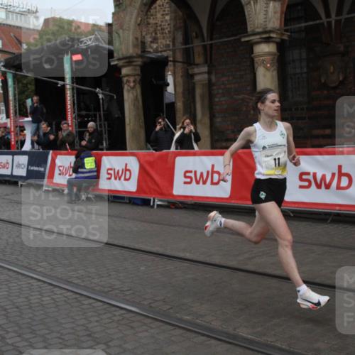 05.10.2025 - 20. swb-Marathon Bremen Yannick Fuchs http://msf.ph/oto/9316377 05.10.2025 10:30:19 Ziel 11 meine-sportfotos.de
