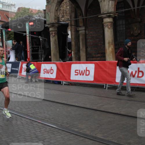 05.10.2025 - 20. swb-Marathon Bremen Yannick Fuchs http://msf.ph/oto/9316414 05.10.2025 10:37:24 Ziel 9565, 10704 meine-sportfotos.de