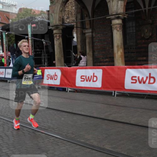 05.10.2025 - 20. swb-Marathon Bremen Yannick Fuchs http://msf.ph/oto/9316423 05.10.2025 10:38:06 Ziel 9755, 11328 meine-sportfotos.de