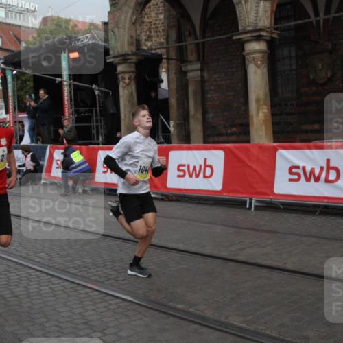 05.10.2025 - 20. swb-Marathon Bremen Yannick Fuchs http://msf.ph/oto/9316428 05.10.2025 10:38:51 Ziel 9341, 10352, 10409, 10517, 11132 meine-sportfotos.de
