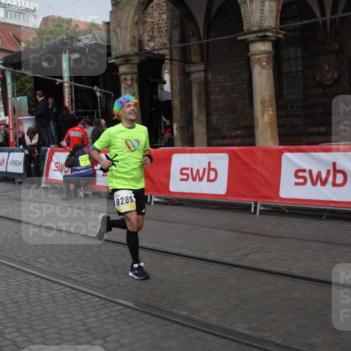 05.10.2025 - 20. swb-Marathon Bremen Yannick Fuchs http://msf.ph/oto/9316442 05.10.2025 10:39:42 Ziel 9289, 10525, 11418 meine-sportfotos.de