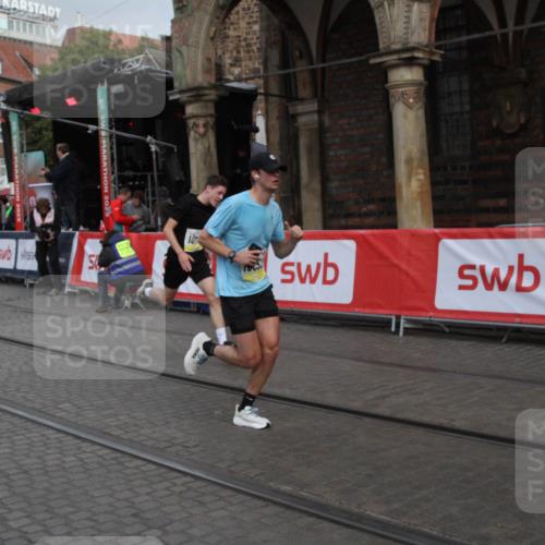 05.10.2025 - 20. swb-Marathon Bremen Yannick Fuchs http://msf.ph/oto/9316446 05.10.2025 10:39:55 Ziel 9213, 9922, 10052, 10171, 10175, 10176, 11335 meine-sportfotos.de