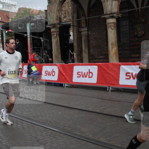 05.10.2025 - 20. swb-Marathon Bremen Yannick Fuchs http://msf.ph/oto/9316450 05.10.2025 10:39:57 Ziel 9213, 9922, 10175, 10176, 11335 meine-sportfotos.de