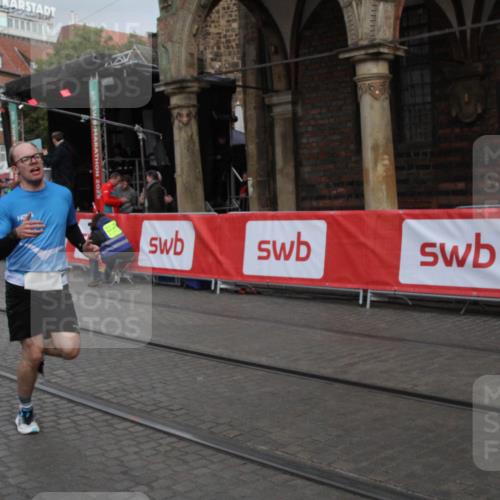 05.10.2025 - 20. swb-Marathon Bremen Yannick Fuchs http://msf.ph/oto/9316451 05.10.2025 10:40:00 Ziel 9213 meine-sportfotos.de