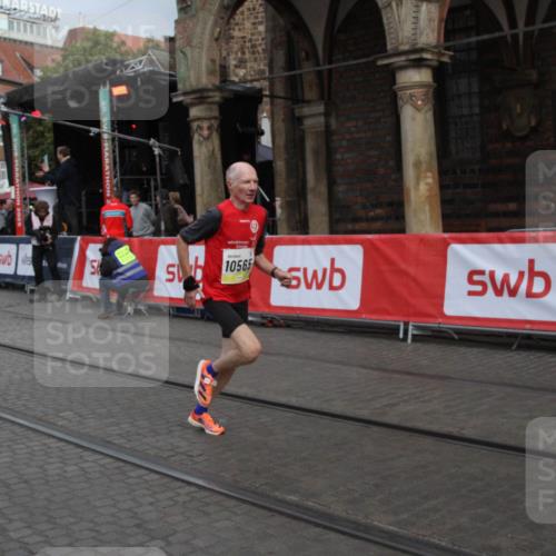 05.10.2025 - 20. swb-Marathon Bremen Yannick Fuchs http://msf.ph/oto/9316455 05.10.2025 10:40:31 Ziel 10070, 10565, 10686 meine-sportfotos.de