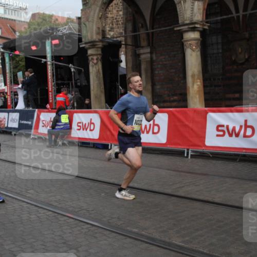 05.10.2025 - 20. swb-Marathon Bremen Yannick Fuchs http://msf.ph/oto/9316460 05.10.2025 10:40:50 Ziel 10161, 10229 meine-sportfotos.de