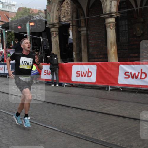 05.10.2025 - 20. swb-Marathon Bremen Yannick Fuchs http://msf.ph/oto/9316469 05.10.2025 10:41:47 Ziel 9253, 11701 meine-sportfotos.de