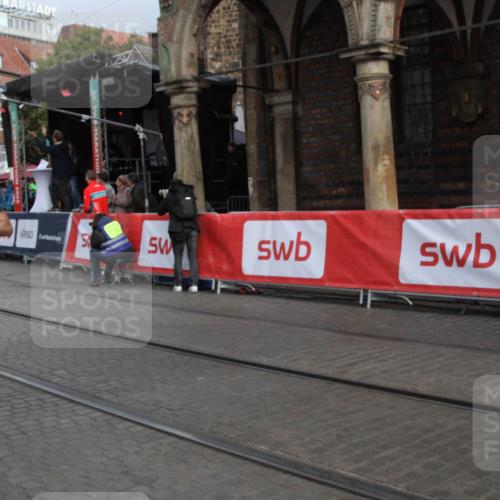 05.10.2025 - 20. swb-Marathon Bremen Yannick Fuchs http://msf.ph/oto/9316470 05.10.2025 10:41:50 Ziel 9253 meine-sportfotos.de