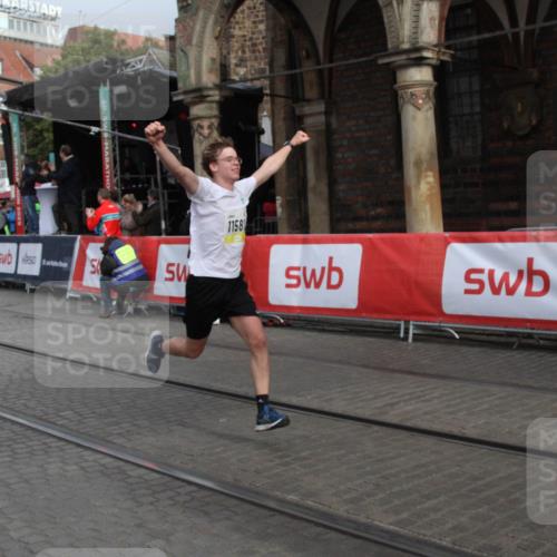 05.10.2025 - 20. swb-Marathon Bremen Yannick Fuchs http://msf.ph/oto/9316473 05.10.2025 10:41:59 Ziel 9884, 10104, 10155, 10691, 11581, 11710 meine-sportfotos.de