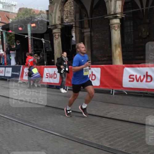 05.10.2025 - 20. swb-Marathon Bremen Yannick Fuchs http://msf.ph/oto/9316475 05.10.2025 10:42:02 Ziel 10104, 10155, 10691 meine-sportfotos.de