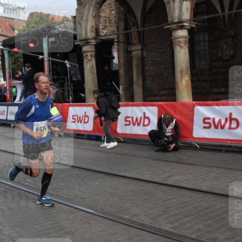 05.10.2025 - 20. swb-Marathon Bremen Yannick Fuchs http://msf.ph/oto/9316480 05.10.2025 10:42:14 Ziel 8187, 9364, 9504, 10838 meine-sportfotos.de