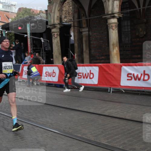 05.10.2025 - 20. swb-Marathon Bremen Yannick Fuchs http://msf.ph/oto/9316489 05.10.2025 10:42:31 Ziel 10208 meine-sportfotos.de