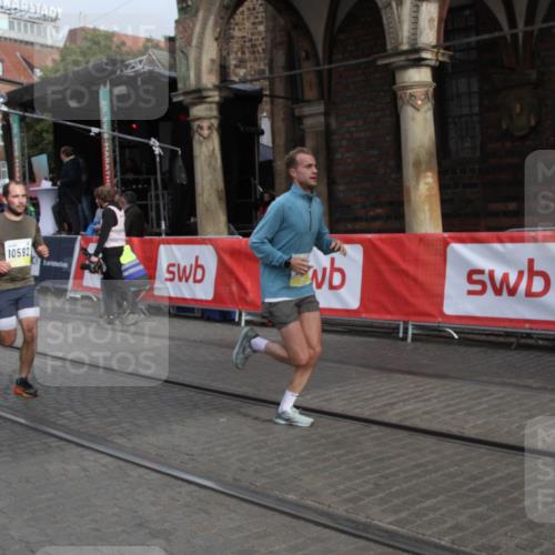 05.10.2025 - 20. swb-Marathon Bremen Yannick Fuchs http://msf.ph/oto/9316495 05.10.2025 10:42:45 Ziel 10592, 11178 meine-sportfotos.de