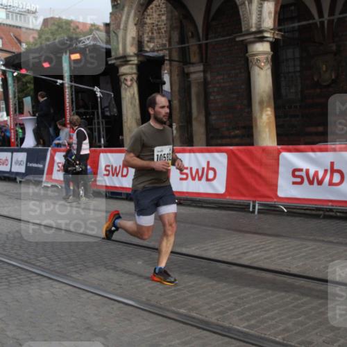 05.10.2025 - 20. swb-Marathon Bremen Yannick Fuchs http://msf.ph/oto/9316497 05.10.2025 10:42:45 Ziel 10592, 11178 meine-sportfotos.de