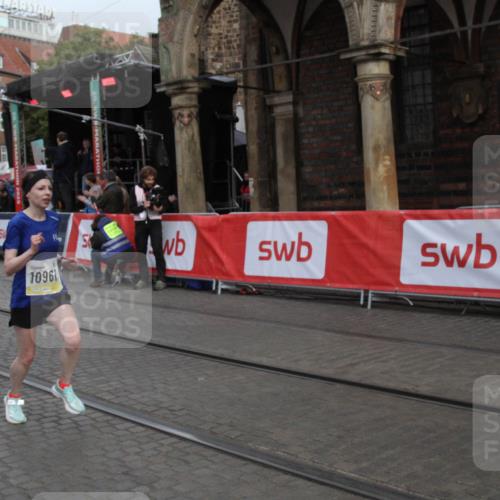 05.10.2025 - 20. swb-Marathon Bremen Yannick Fuchs http://msf.ph/oto/9316505 05.10.2025 10:43:11 Ziel 9006, 10553, 10961, 11476 meine-sportfotos.de