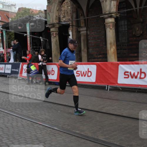 05.10.2025 - 20. swb-Marathon Bremen Yannick Fuchs http://msf.ph/oto/9316510 05.10.2025 10:43:19 Ziel 10541, 10979, 11304 meine-sportfotos.de