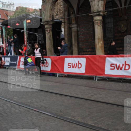 05.10.2025 - 20. swb-Marathon Bremen Yannick Fuchs http://msf.ph/oto/9316583 05.10.2025 10:46:02 Ziel 9397, 9876, 10090, 11617 meine-sportfotos.de