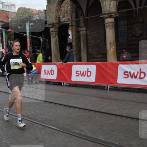 05.10.2025 - 20. swb-Marathon Bremen Yannick Fuchs http://msf.ph/oto/9316590 05.10.2025 10:46:14 Ziel 10858, 11446 meine-sportfotos.de