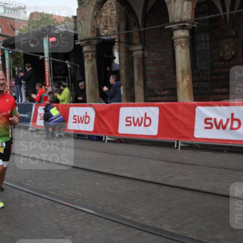 05.10.2025 - 20. swb-Marathon Bremen Yannick Fuchs http://msf.ph/oto/9316602 05.10.2025 10:46:45 Ziel 9366, 9961, 10411, 11268, 11327 meine-sportfotos.de