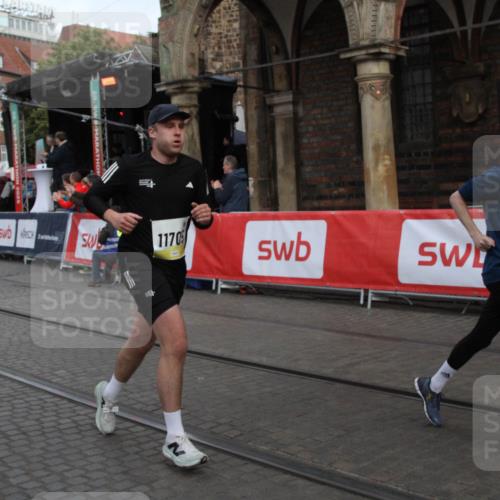 05.10.2025 - 20. swb-Marathon Bremen Yannick Fuchs http://msf.ph/oto/9316619 05.10.2025 10:47:30 Ziel 9244, 9428, 10319, 10637, 10667, 10951, 11498, 11705, 11742 meine-sportfotos.de