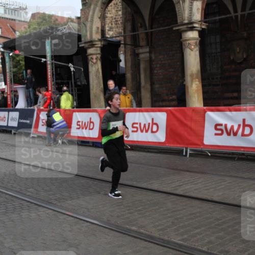 05.10.2025 - 20. swb-Marathon Bremen Yannick Fuchs http://msf.ph/oto/9316645 05.10.2025 10:48:07 Ziel 9240, 10392, 10818 meine-sportfotos.de