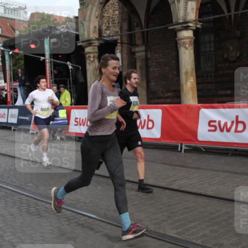 05.10.2025 - 20. swb-Marathon Bremen Yannick Fuchs http://msf.ph/oto/9316675 05.10.2025 10:48:33 Ziel 9298, 9437, 9478, 10131, 10177, 10685, 11005, 11357, 11505 meine-sportfotos.de