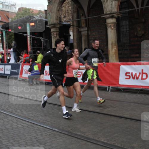 05.10.2025 - 20. swb-Marathon Bremen Yannick Fuchs http://msf.ph/oto/9316769 05.10.2025 10:50:33 Ziel 9337, 10066, 10199, 10638, 11239, 11241, 11344, 11660, 11740 meine-sportfotos.de