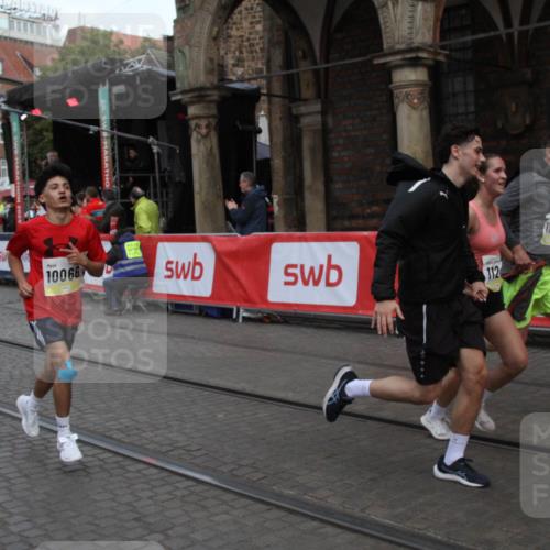 05.10.2025 - 20. swb-Marathon Bremen Yannick Fuchs http://msf.ph/oto/9316770 05.10.2025 10:50:33 Ziel 9337, 10066, 10199, 10638, 11239, 11241, 11344, 11660, 11740 meine-sportfotos.de