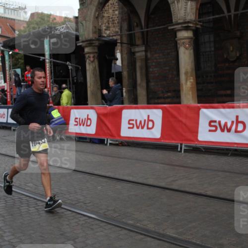 05.10.2025 - 20. swb-Marathon Bremen Yannick Fuchs http://msf.ph/oto/9316816 05.10.2025 10:51:22 Ziel 10432 meine-sportfotos.de