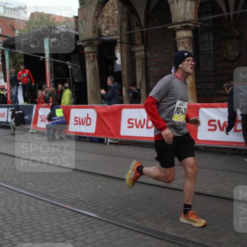 05.10.2025 - 20. swb-Marathon Bremen Yannick Fuchs http://msf.ph/oto/9316830 05.10.2025 10:51:51 Ziel 9004, 9506, 10436, 10968, 11361, 11689, 11696 meine-sportfotos.de