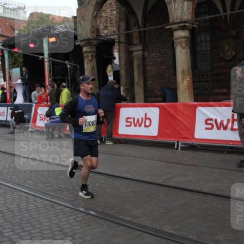 05.10.2025 - 20. swb-Marathon Bremen Yannick Fuchs http://msf.ph/oto/9316836 05.10.2025 10:51:59 Ziel 9683, 10380, 10581, 10625, 10817, 11080, 11136, 11325, 11394 meine-sportfotos.de