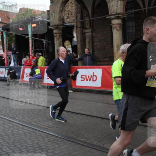 05.10.2025 - 20. swb-Marathon Bremen Yannick Fuchs http://msf.ph/oto/9316842 05.10.2025 10:52:04 Ziel 9683, 10380, 10581, 10625, 11136, 11273, 11325 meine-sportfotos.de