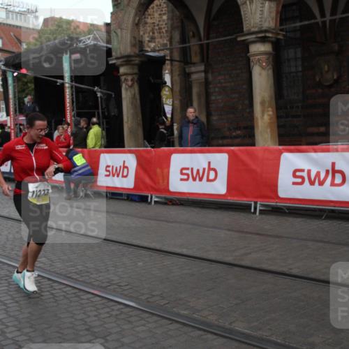 05.10.2025 - 20. swb-Marathon Bremen Yannick Fuchs http://msf.ph/oto/9316844 05.10.2025 10:52:08 Ziel 9939, 10977, 11273 meine-sportfotos.de