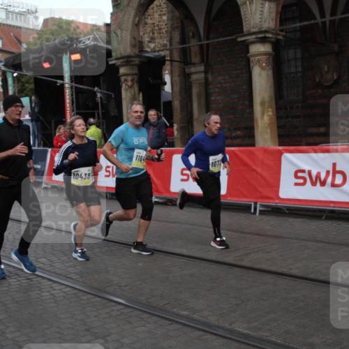 05.10.2025 - 20. swb-Marathon Bremen Yannick Fuchs http://msf.ph/oto/9316847 05.10.2025 10:52:16 Ziel 9196, 9852, 10038, 10240, 10438, 10668, 10727, 10900, 10942, 11641 meine-sportfotos.de