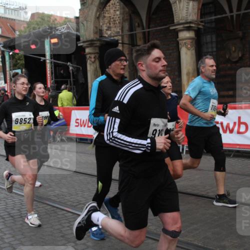 05.10.2025 - 20. swb-Marathon Bremen Yannick Fuchs http://msf.ph/oto/9316849 05.10.2025 10:52:17 Ziel 9196, 9852, 10038, 10240, 10438, 10668, 10727, 10900, 10942, 11458, 11641 meine-sportfotos.de