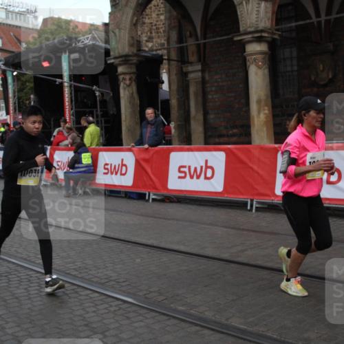 05.10.2025 - 20. swb-Marathon Bremen Yannick Fuchs http://msf.ph/oto/9316852 05.10.2025 10:52:20 Ziel 9955, 9987, 10038, 10900, 10927, 10942, 11128, 11458, 11491 meine-sportfotos.de