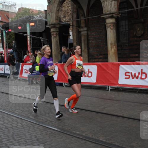 05.10.2025 - 20. swb-Marathon Bremen Yannick Fuchs http://msf.ph/oto/9316853 05.10.2025 10:52:22 Ziel 9955, 9987, 10900, 10927, 11128, 11458, 11491, 11665 meine-sportfotos.de