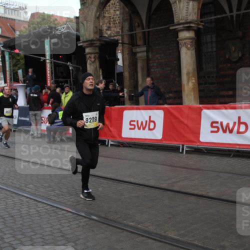 05.10.2025 - 20. swb-Marathon Bremen Yannick Fuchs http://msf.ph/oto/9316874 05.10.2025 10:52:45 Ziel 9209, 9517, 10833, 11587 meine-sportfotos.de