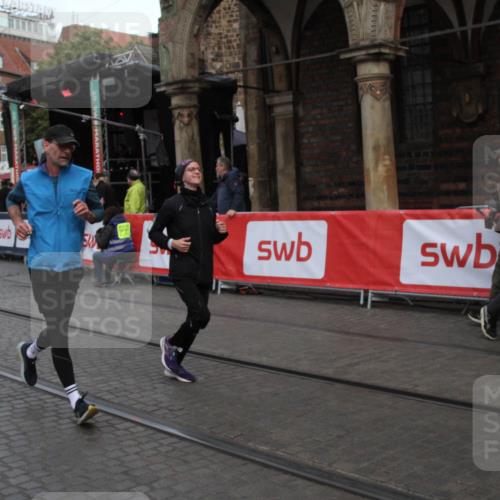 05.10.2025 - 20. swb-Marathon Bremen Yannick Fuchs http://msf.ph/oto/9316877 05.10.2025 10:52:50 Ziel 9214, 9501, 9581, 10308, 10309, 10833, 10997, 11012, 11382, 11417, 11587 meine-sportfotos.de