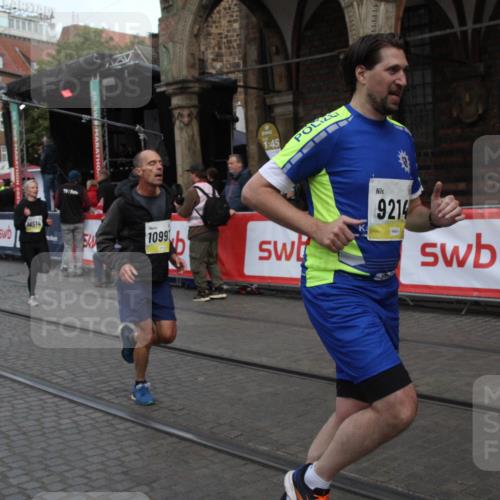 05.10.2025 - 20. swb-Marathon Bremen Yannick Fuchs http://msf.ph/oto/9316883 05.10.2025 10:52:55 Ziel 9214, 9284, 9501, 9830, 9985, 10308, 10309, 10514, 10997 meine-sportfotos.de