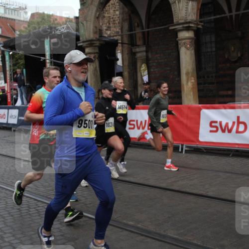 05.10.2025 - 20. swb-Marathon Bremen Yannick Fuchs http://msf.ph/oto/9316885 05.10.2025 10:52:56 Ziel 9284, 9501, 9830, 9985, 10308, 10309, 10514, 10997 meine-sportfotos.de