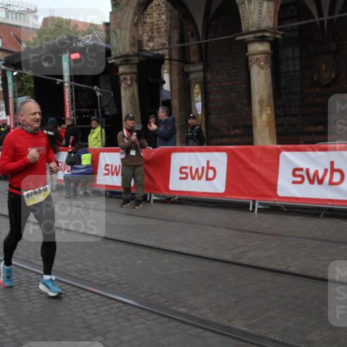 05.10.2025 - 20. swb-Marathon Bremen Yannick Fuchs http://msf.ph/oto/9316892 05.10.2025 10:53:07 Ziel 9650, 10064, 10128, 10539, 11259, 11398, 11411, 11450 meine-sportfotos.de