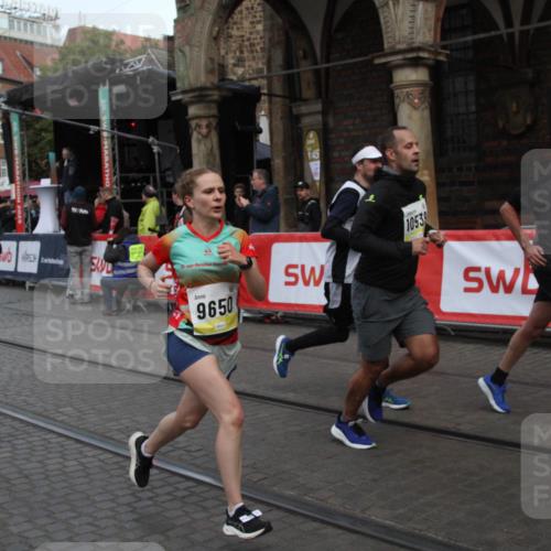 05.10.2025 - 20. swb-Marathon Bremen Yannick Fuchs http://msf.ph/oto/9316895 05.10.2025 10:53:09 Ziel 9650, 10128, 10539, 11259, 11300, 11398, 11411 meine-sportfotos.de