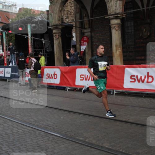 05.10.2025 - 20. swb-Marathon Bremen Yannick Fuchs http://msf.ph/oto/9316896 05.10.2025 10:53:12 Ziel 9449, 9703, 10128, 10242, 10349, 10466, 11300 meine-sportfotos.de