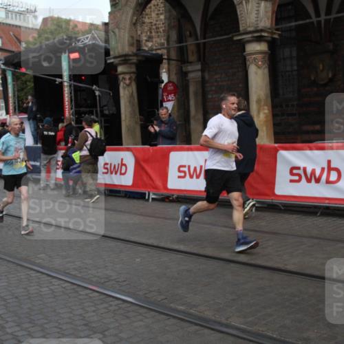 05.10.2025 - 20. swb-Marathon Bremen Yannick Fuchs http://msf.ph/oto/9316899 05.10.2025 10:53:15 Ziel 9449, 9703, 9834, 10242, 10349, 10460, 10466, 10958, 11377, 11512 meine-sportfotos.de