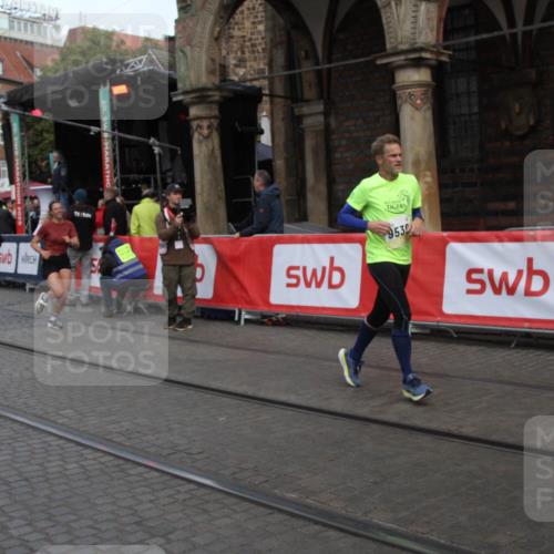 05.10.2025 - 20. swb-Marathon Bremen Yannick Fuchs http://msf.ph/oto/9316913 05.10.2025 10:53:26 Ziel 7193, 7251, 9263, 9539, 9717, 9868, 10057, 10302, 10317, 10335, 11174, 11175, 11616 meine-sportfotos.de