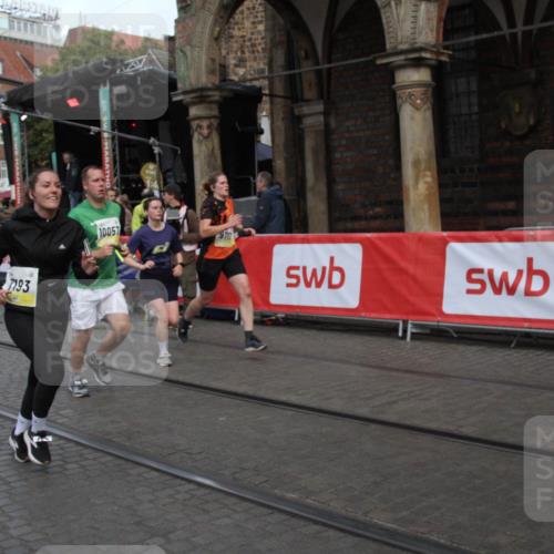 05.10.2025 - 20. swb-Marathon Bremen Yannick Fuchs http://msf.ph/oto/9316917 05.10.2025 10:53:29 Ziel 7193, 7251, 9717, 9868, 9957, 10057, 10302, 10335, 10369, 10468, 10655, 10934, 11174, 11545, 11616, 11716 meine-sportfotos.de