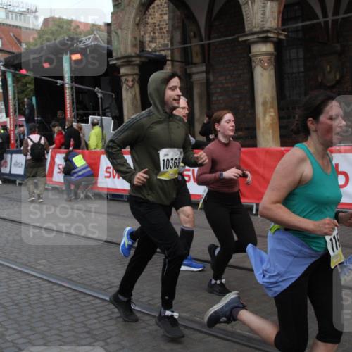 05.10.2025 - 20. swb-Marathon Bremen Yannick Fuchs http://msf.ph/oto/9316926 05.10.2025 10:53:34 Ziel 9957, 10369, 10468, 10655, 10934, 11545, 11716 meine-sportfotos.de