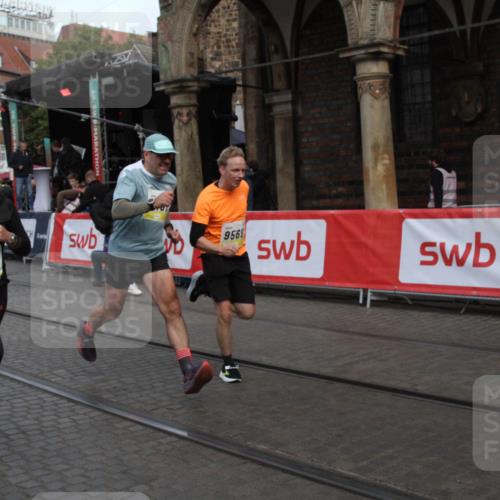 05.10.2025 - 20. swb-Marathon Bremen Yannick Fuchs http://msf.ph/oto/9316927 05.10.2025 10:53:40 Ziel 9238, 9461, 9464, 9569, 10310, 10642, 10925, 11046, 11246 meine-sportfotos.de