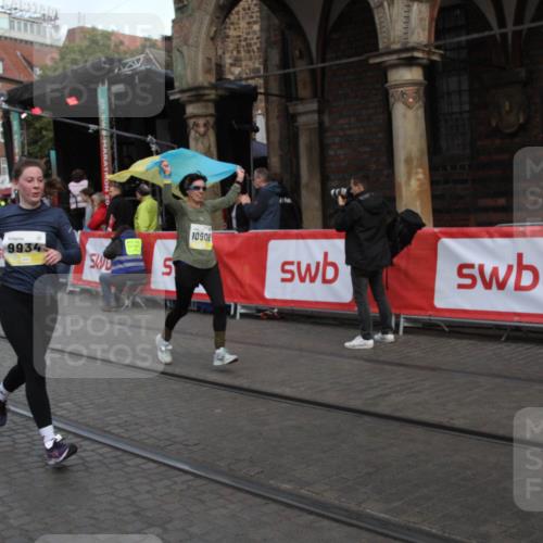 05.10.2025 - 20. swb-Marathon Bremen Yannick Fuchs http://msf.ph/oto/9316935 05.10.2025 10:53:50 Ziel 9494, 9934, 10020, 10416, 10906, 10966, 11141, 11383 meine-sportfotos.de